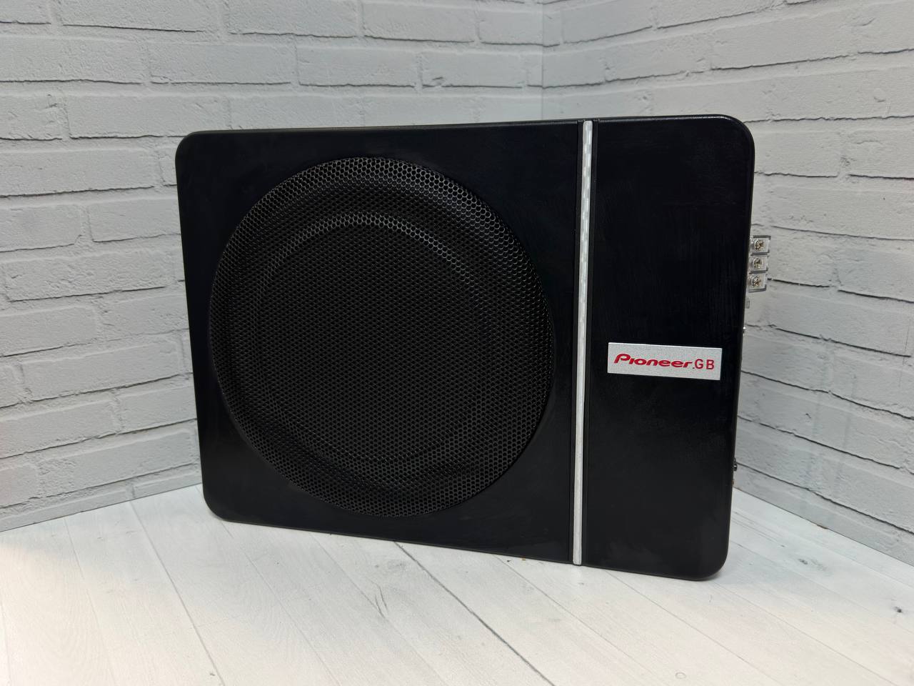 Активный сабвуфер под сиденье Pioneer MVH-11G